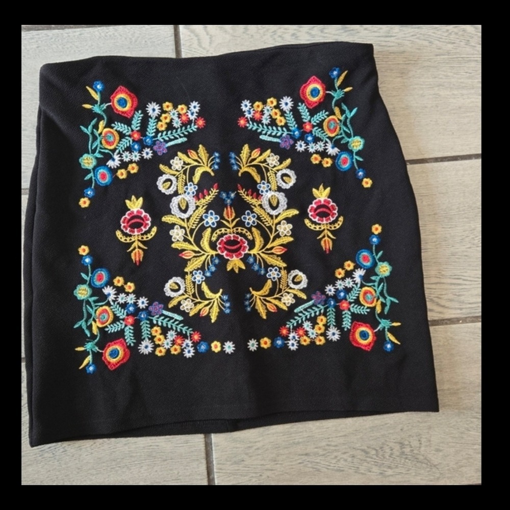 Shein Black Embroidered Floral Mini Skirt Boho Folk‎ Style Size Medium